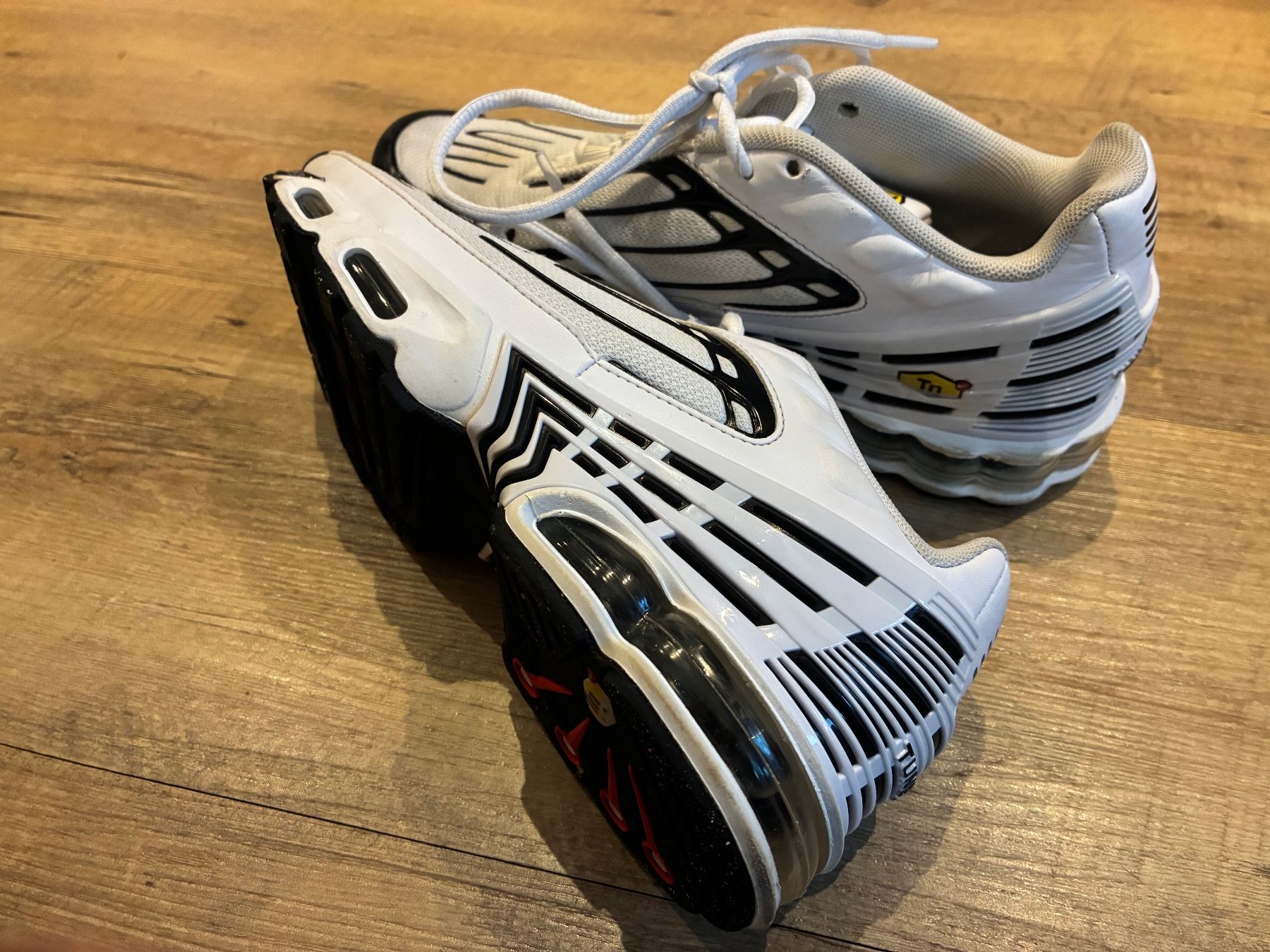 Nike Chaussures garçon: Air Max Plus – D'occasion à Ebnat-Kappel par Cla1983 4