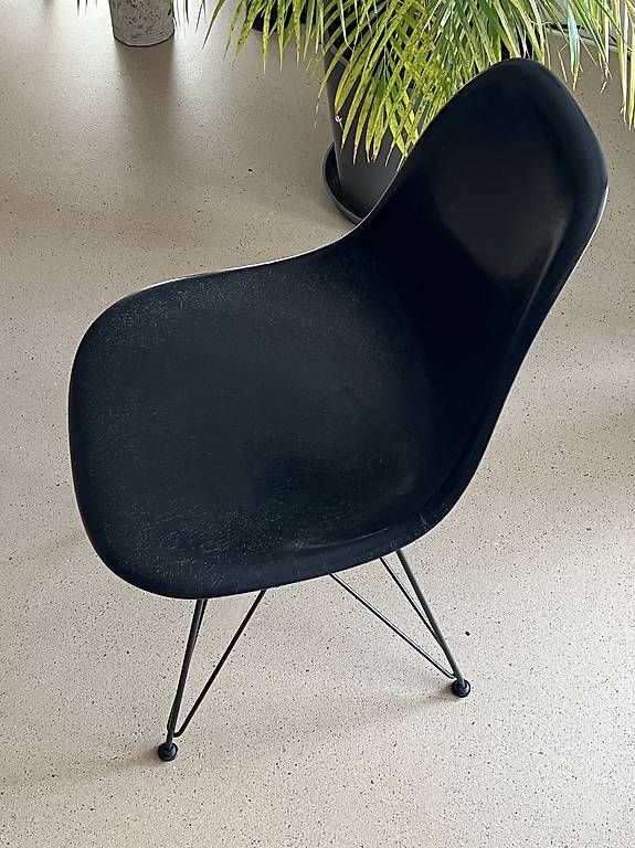 Vitra Stühle: Stuhl Eames Fiberglass Vitra – Gebraucht aus Zürich von chr_b6p6 2