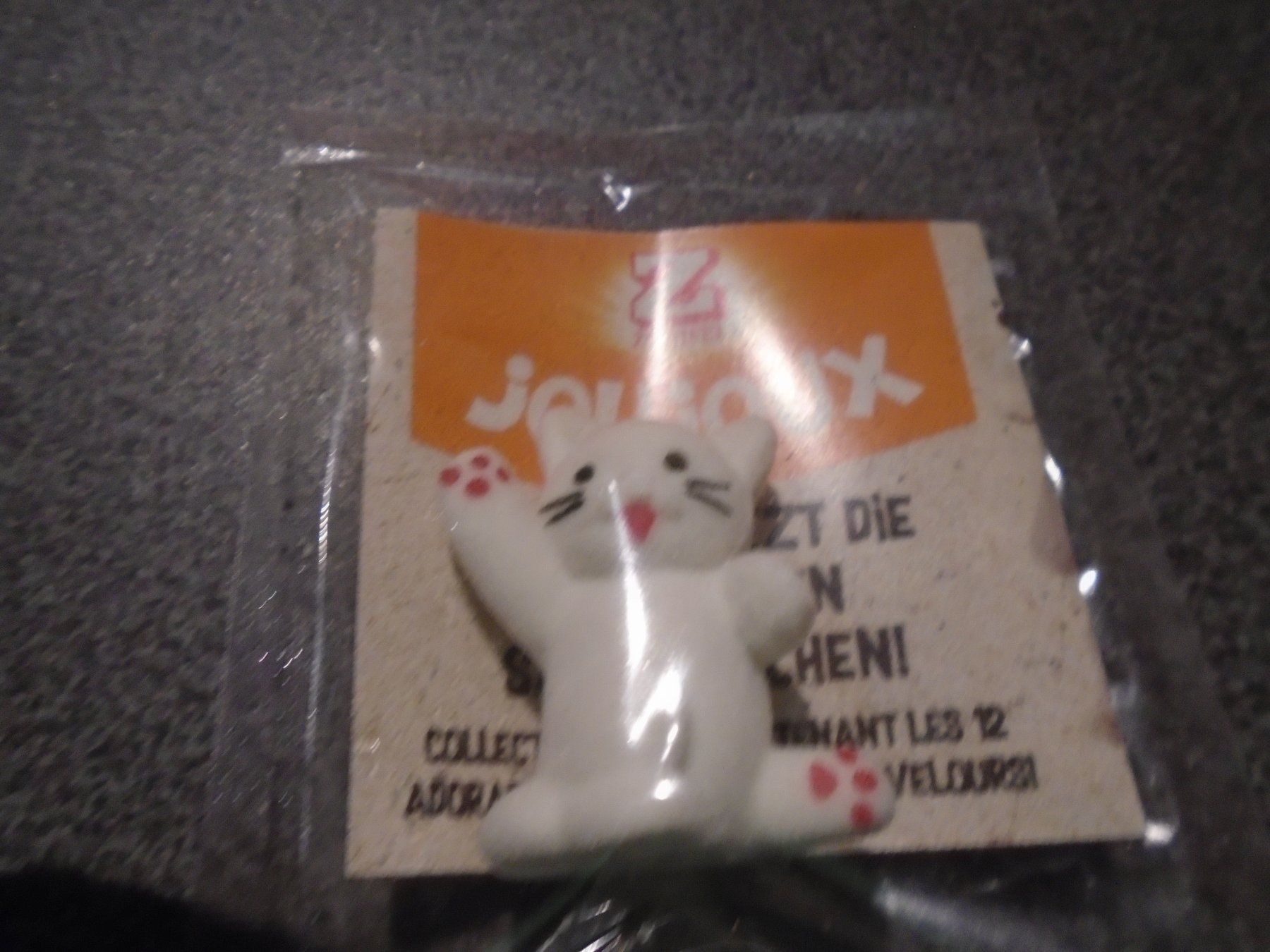 Figuren: Chips-Figur Katze weiss, winkend – Neu und originalverpackt aus Zürich von Motzkuh