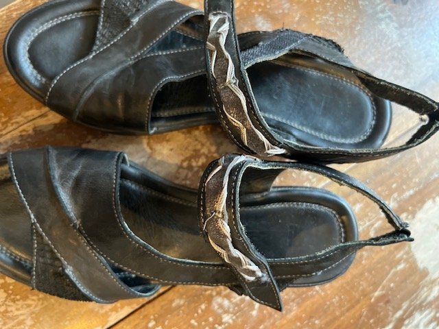 Think Scarpe da donna: Sandales en cuir Think! - taille 38 – Nuovo (secondo la descrizione) da Genève venduto da marygeneva 1