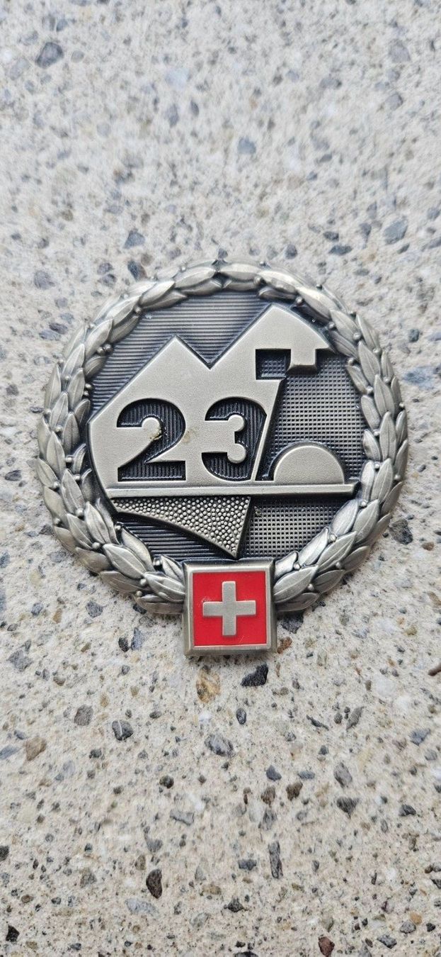 Schweizer Armee Placchette & Badge: *** Beretemblem Silber Schweizer Armee *** – Nuovo e nell'imballaggio originale da Riedholz venduto da fr_sIruP