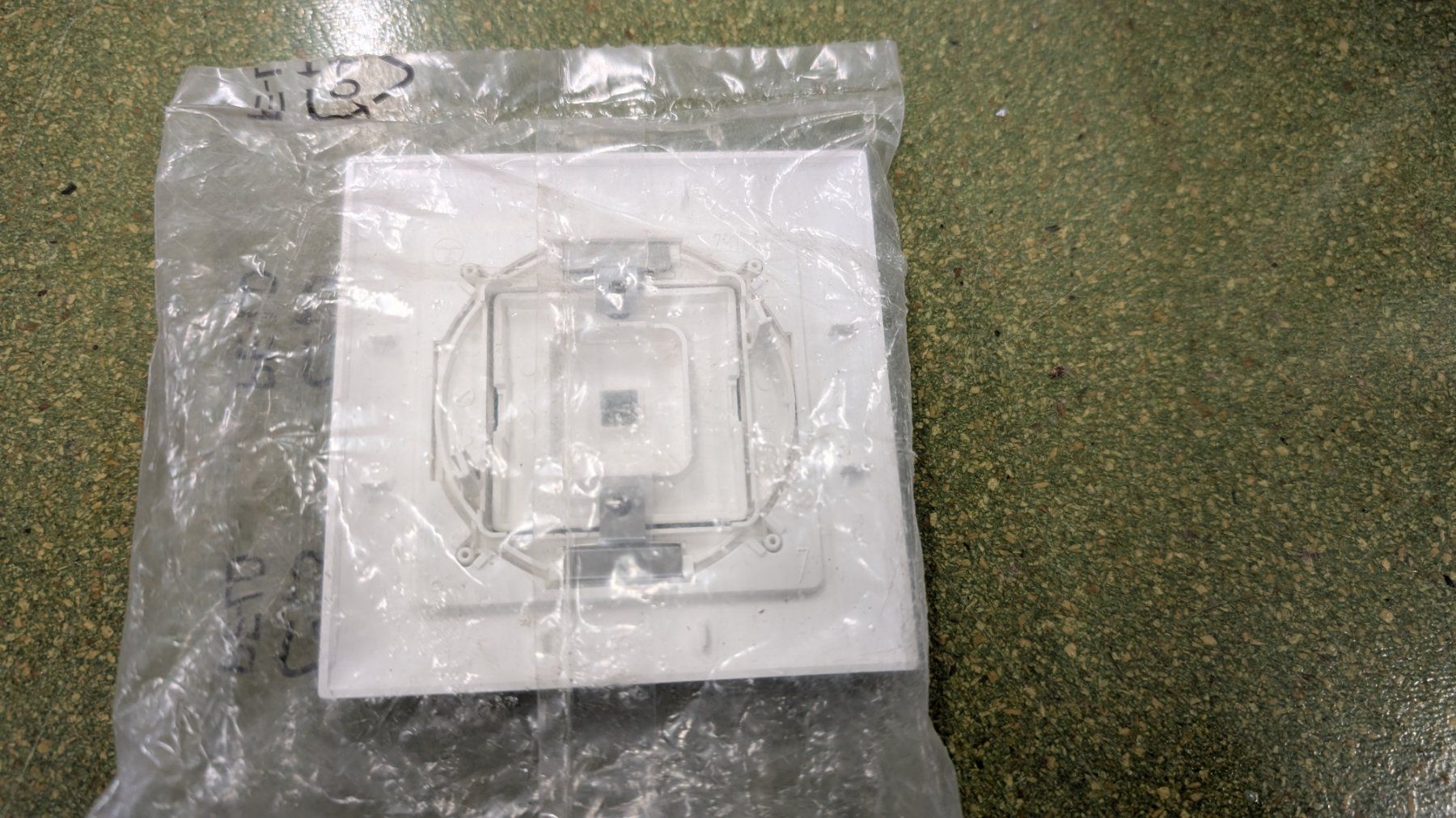 Feller Interruttori: Frontset EDIZIOdue weiss mit Frontlinse und Abdeckrahmen – Nuovo e nell'imballaggio originale da Opfershofen TG venduto da Boebi_88 1