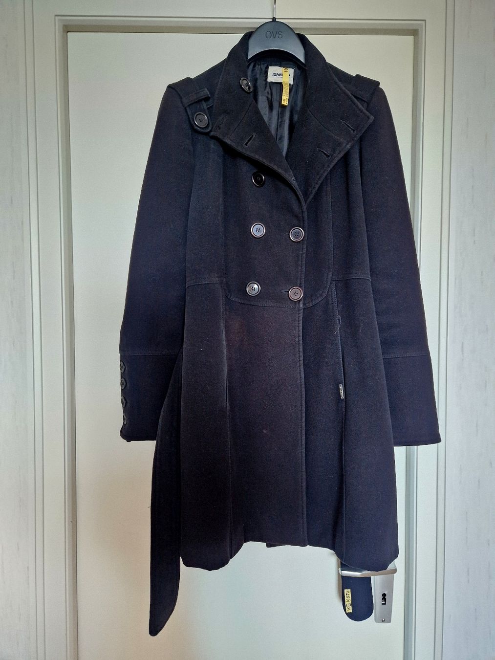 Cappotti: Black coat size S/M – Usato da Lausanne venduto da Issss 1