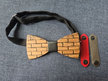 Fliege aus Holz