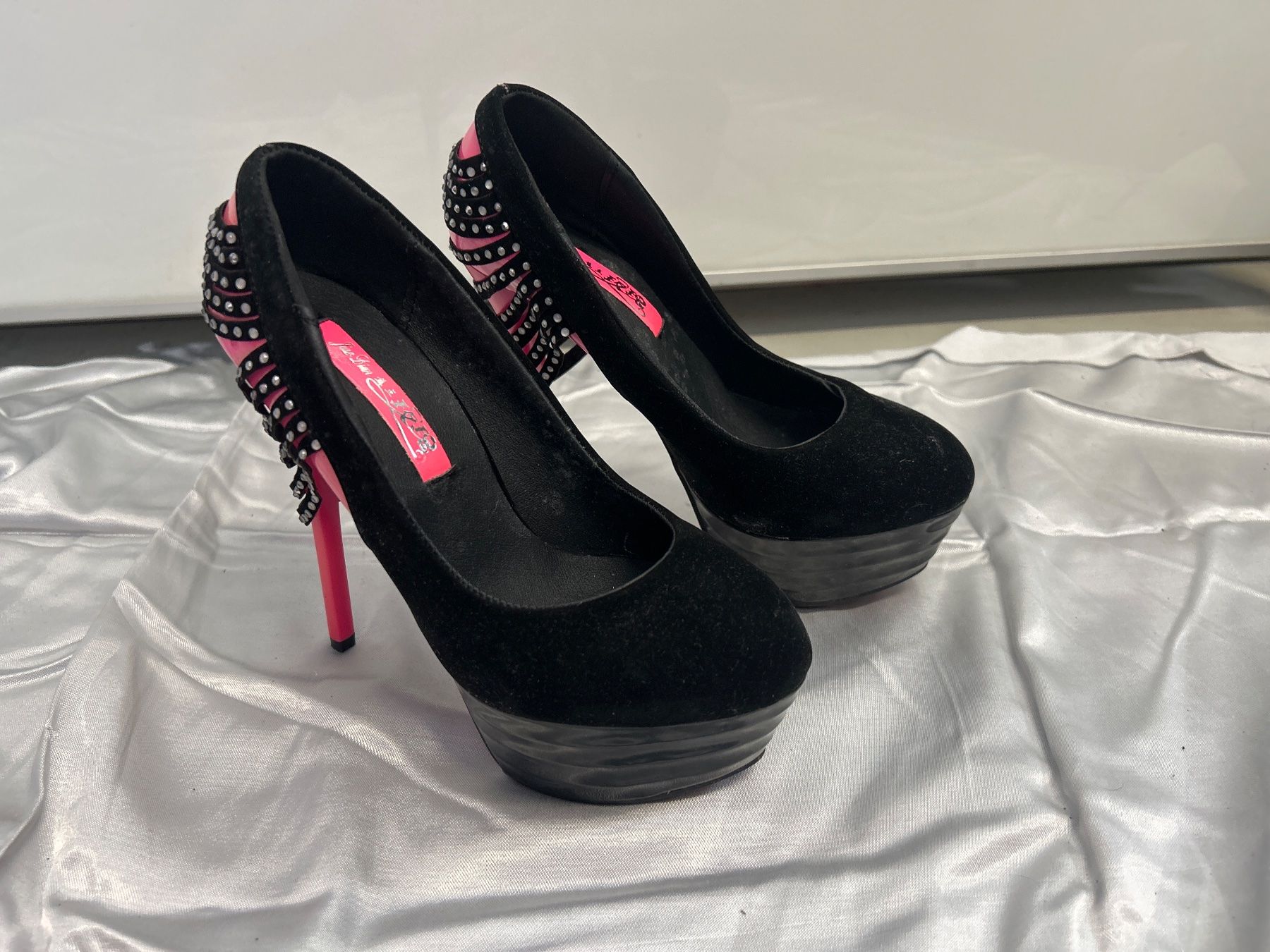 Scarpe da donna: Plateau Pumps schwarz/pink Gr 35 Neu – Nuovo e nell'imballaggio originale da Regensdorf venduto da Spyke55