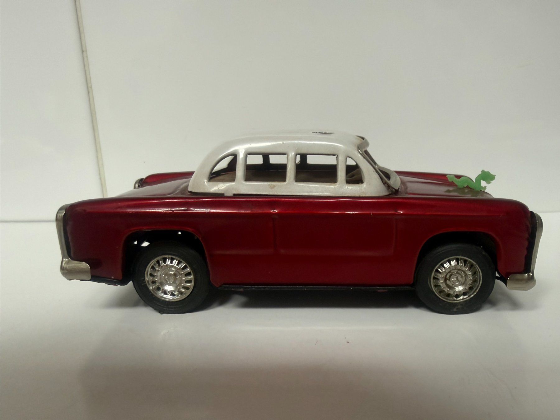 Giocattoli: Blech Auto mit Friktion 484 – Usato da Stäfa venduto da elcondor245