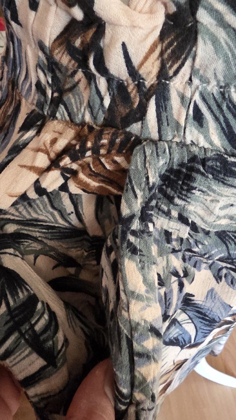 Pantaloni: Damen Hose Blumenmuster Grösse M  – Usato da Klingnau venduto da fairy.princess 4