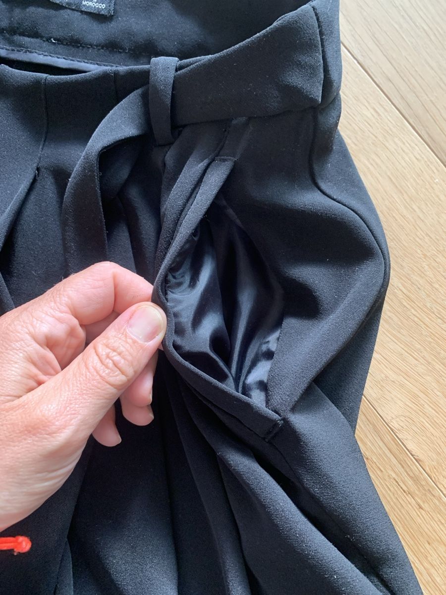 Zara Pantaloni: ZARA black plated elegant short XS/S – Usato da Zürich venduto da Angela_Fashion_Lover 4