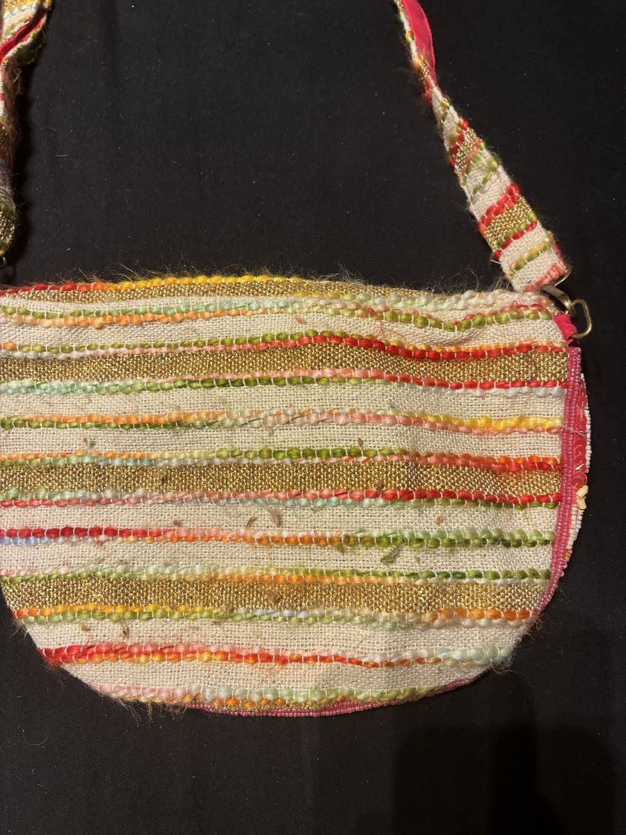 Taschen für Damen: Tasche bestickt mit Motiven und Perlen – Gebraucht aus Dübendorf von ana_wp8y 1