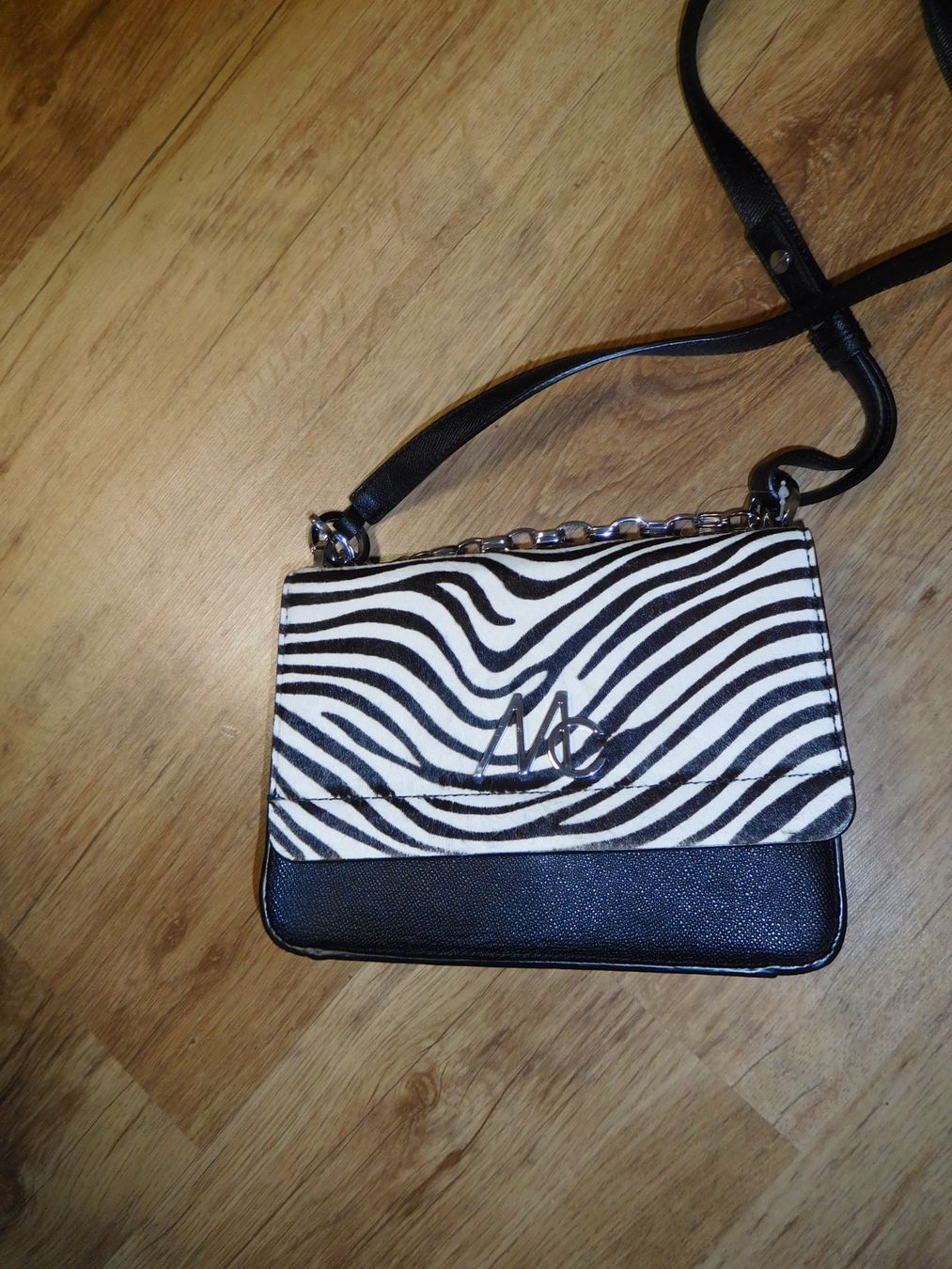Marc Cain Borse da donna: Geschenkidee Wunderschöne Marc Cain Tasche 22x17x7cm – Nuovo (secondo la descrizione) da Holziken venduto da Rupe 3