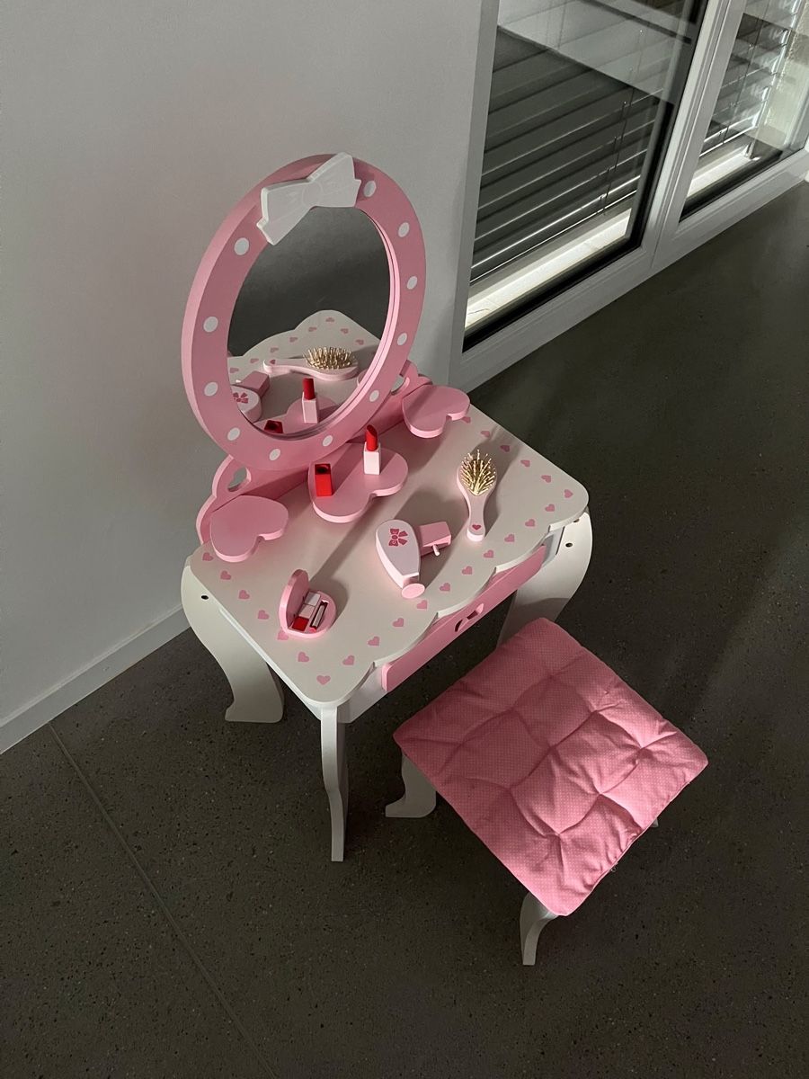 Giocattoli: Kinderschminktisch mit Hocker – Usato da Bözberg venduto da Meister1234567890