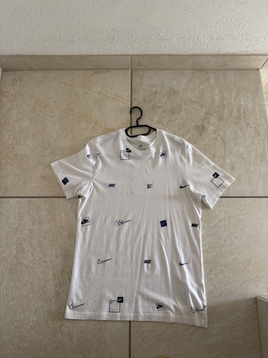 Nike T-shirt: T-shirt Nike – Nuovo (secondo la descrizione) da Châtonnaye venduto da Marco_Mancoca