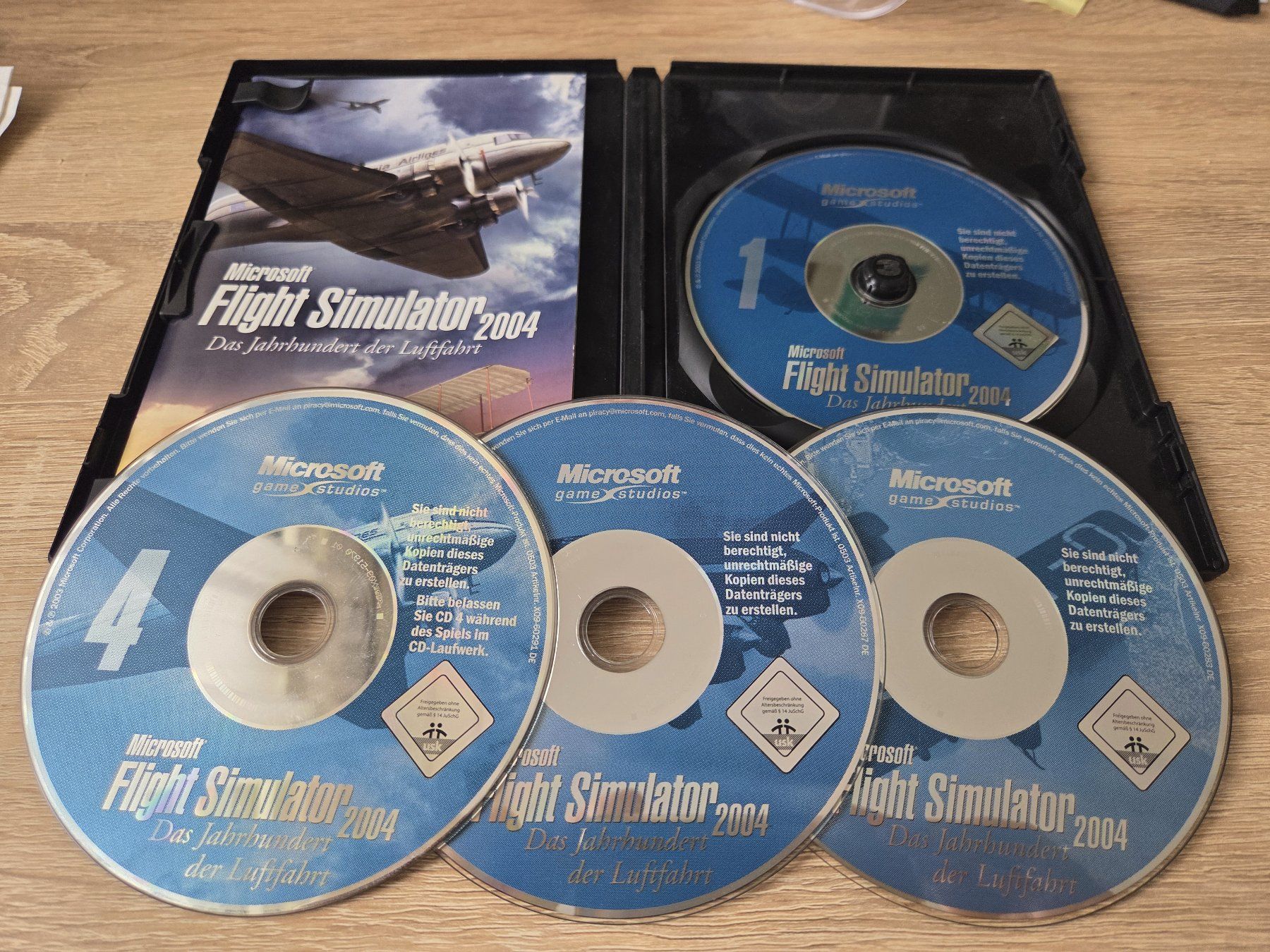 Giochi: Flight Simulator 2004 (4 CD) + Guide Manual (200 pages) - PC – Usato da Carouge GE venduto da Franllo 2