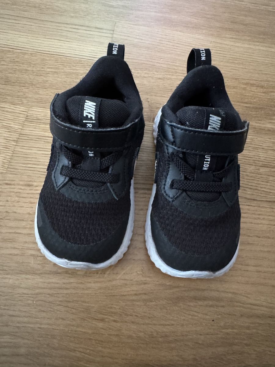 Nike Scarpe per ragazzi: Baskets Nikeenfant noires, T22 – Usato da La Chaux-de-Fonds venduto da kel_9khc 1