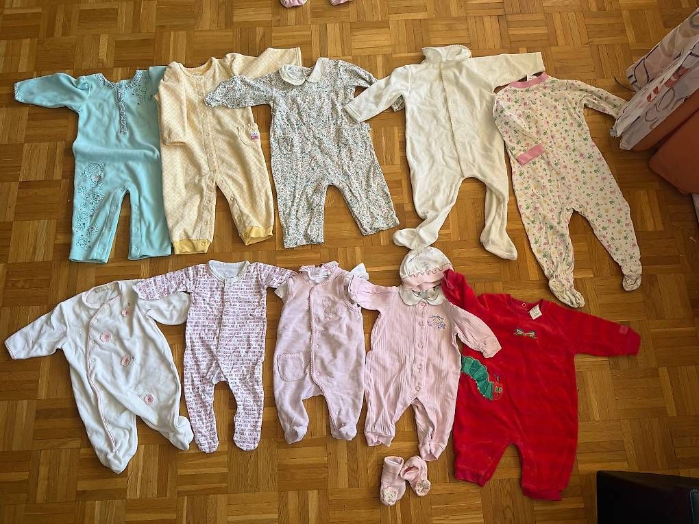 Lotti & Set di vestiti: Combinaisons 3-12 mois  – Usato da Tolochenaz venduto da cla_8q85