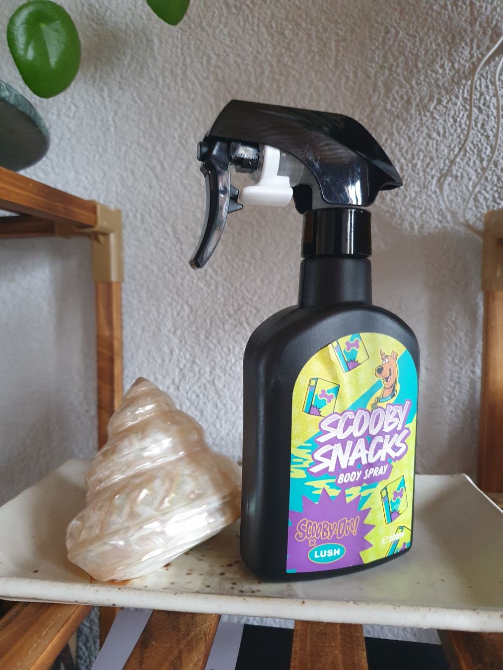 Lush Parfums & Eau de Toilette: Lush Scooby Snacks Body Spray – Neuf avec emballage d'origine à Mürren par EvaLeonard