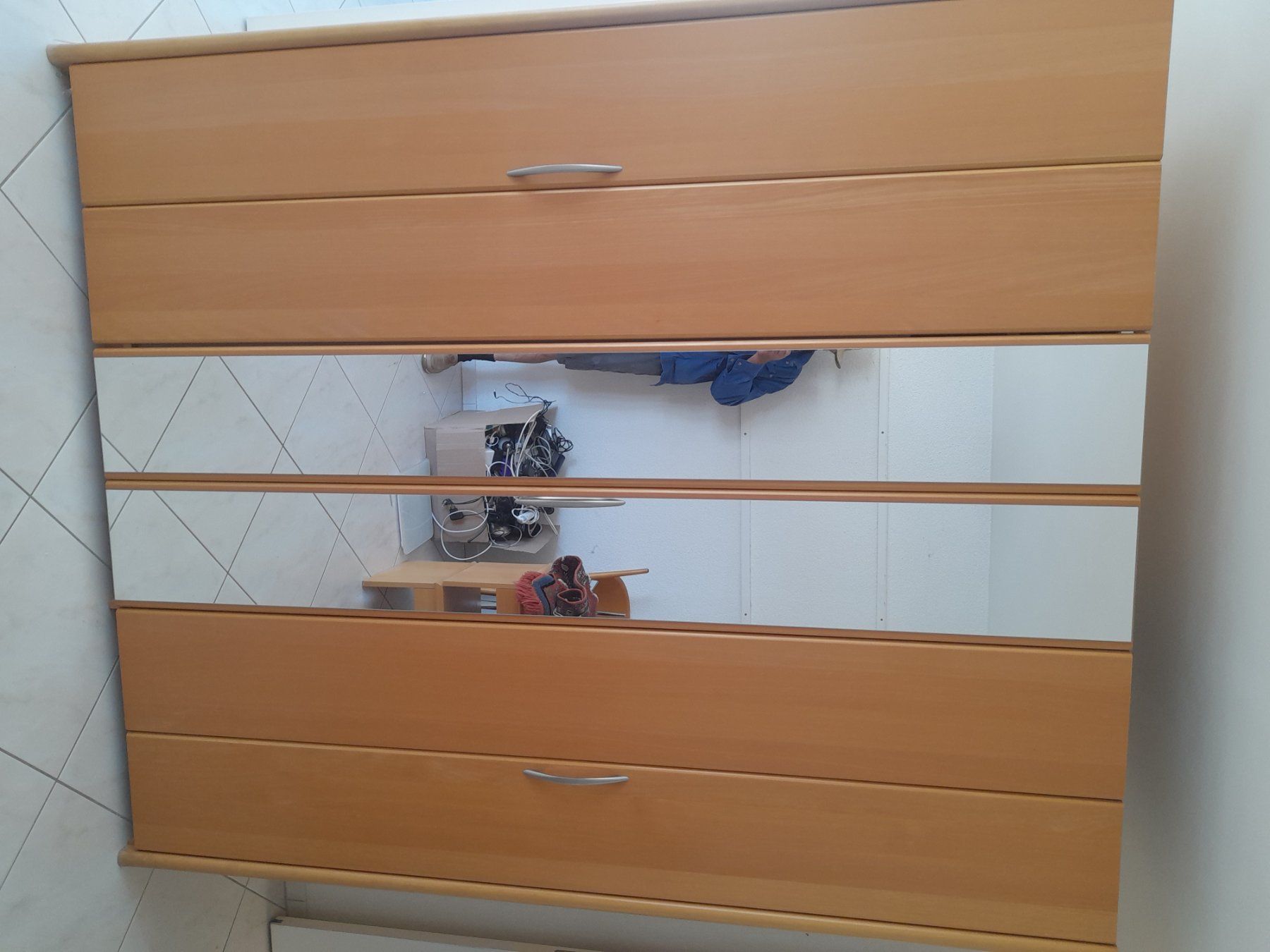 Armadi: Kleiderschrank – Usato da Menzingen venduto da Staubwedel 2