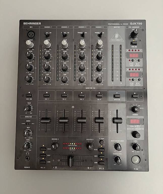 Platines de mixage: Behringer Pro Mixer DJX750 – D'occasion à St. Gallen par dieamsel