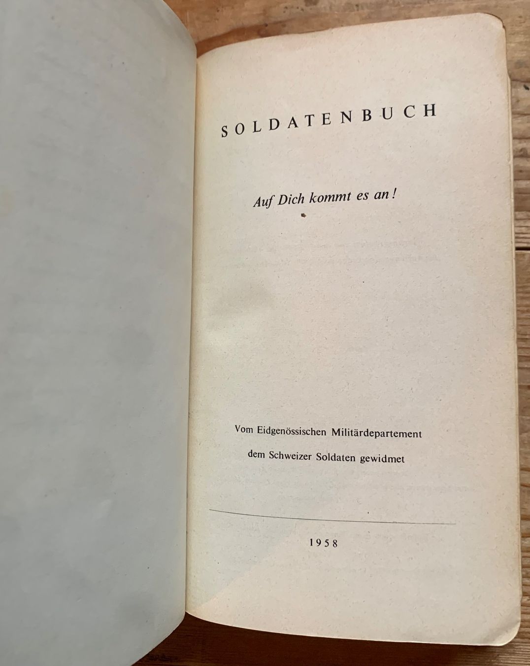 Libri: 2 Soldatenbücher der CH Armee – Usato da Goldingen venduto da Bergler012 2