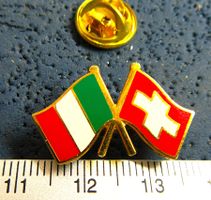 ITALIEN SCHWEIZ FREUNDSCHAFTS-PIN ENAMEL GOLDIG