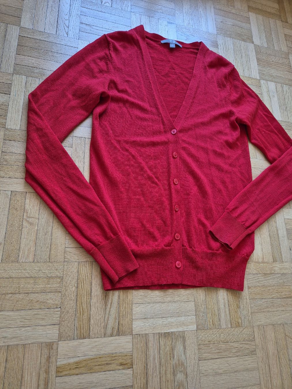 Uniqlo Maglioni & Felpe: Pulli Cardigan Uniqlo rot dünn – Usato da Fislisbach venduto da kio_x9dg 1