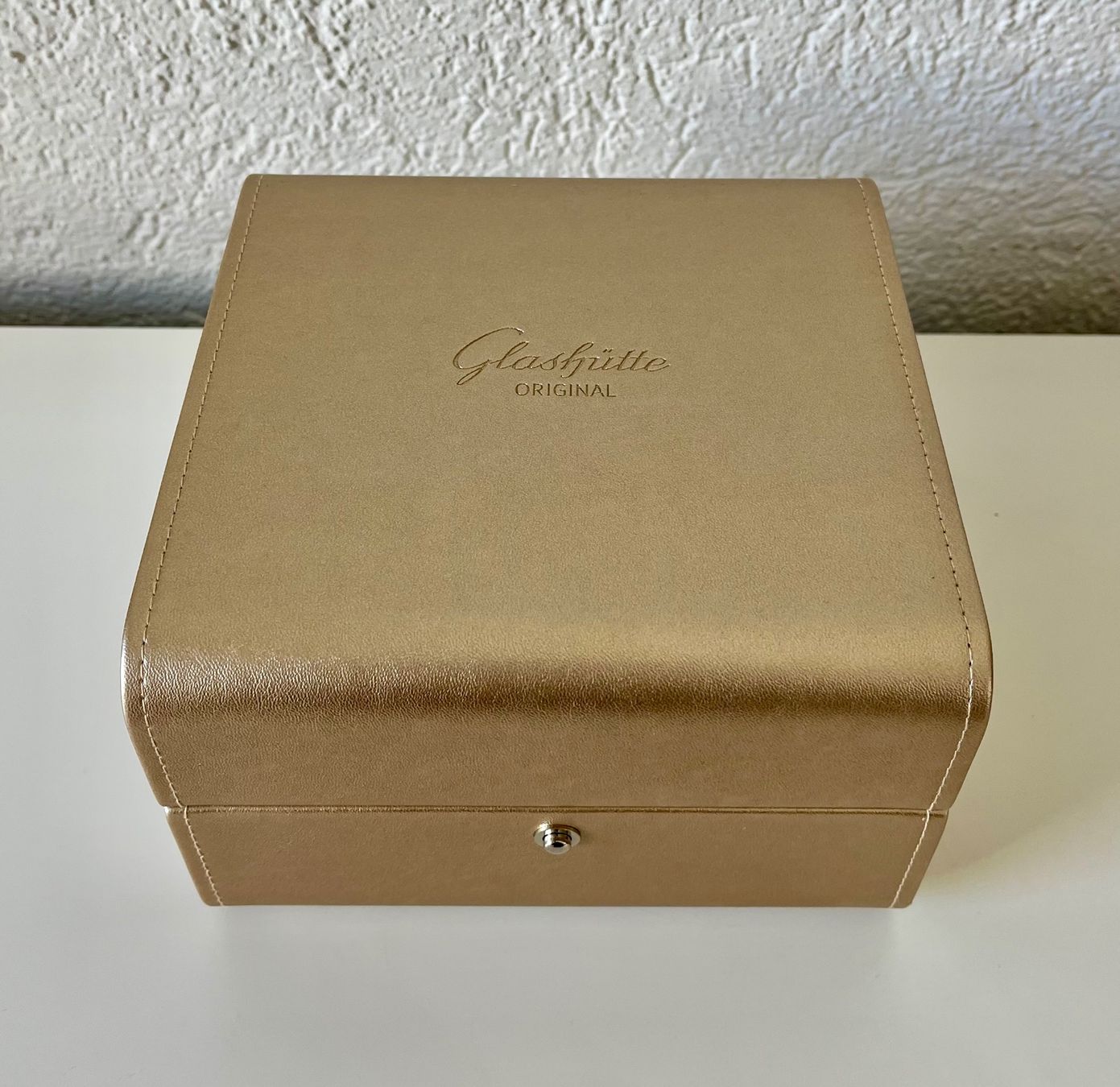 Glashütte Boîtes de montres: 👍 Rare boîte Glashütte Original neuve 👍 – Neuf avec emballage d'origine à Genève par Lalili 1