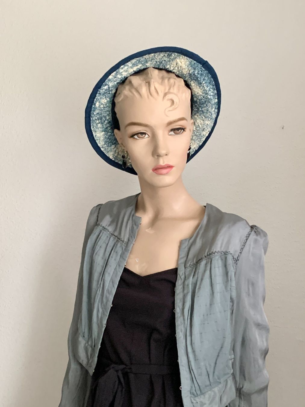 Copricapi, berretti & cappellini: Vintage Basthut in Blau/Crème – Usato da Kloten venduto da Nephty 5