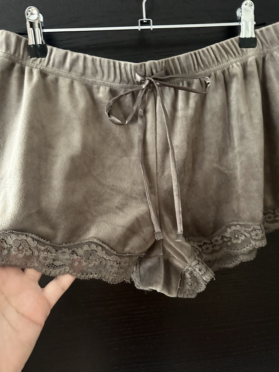 Hunkemöller Negligees & Pigiami: Pyjama Set Samt mit Spitze Taupe Gr. 40 – Nuovo (secondo la descrizione) da Altendorf venduto da Eastwick4 7