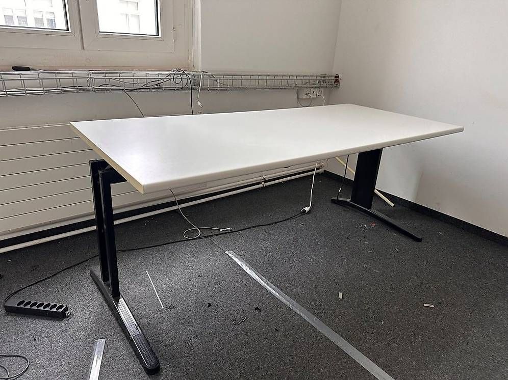 Bureaux: Bürotisch – D'occasion à St. Gallen par alexa89