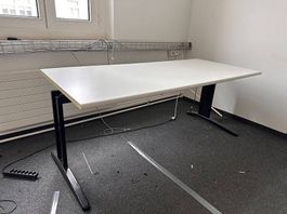 Bürotisch