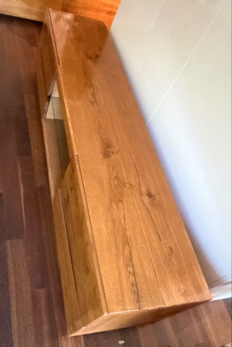 Mobili TV: Massives Holzmöbel Lowboard/TV-Möbel – Nuovo (secondo la descrizione) da Kehrsatz venduto da DeborahND 2