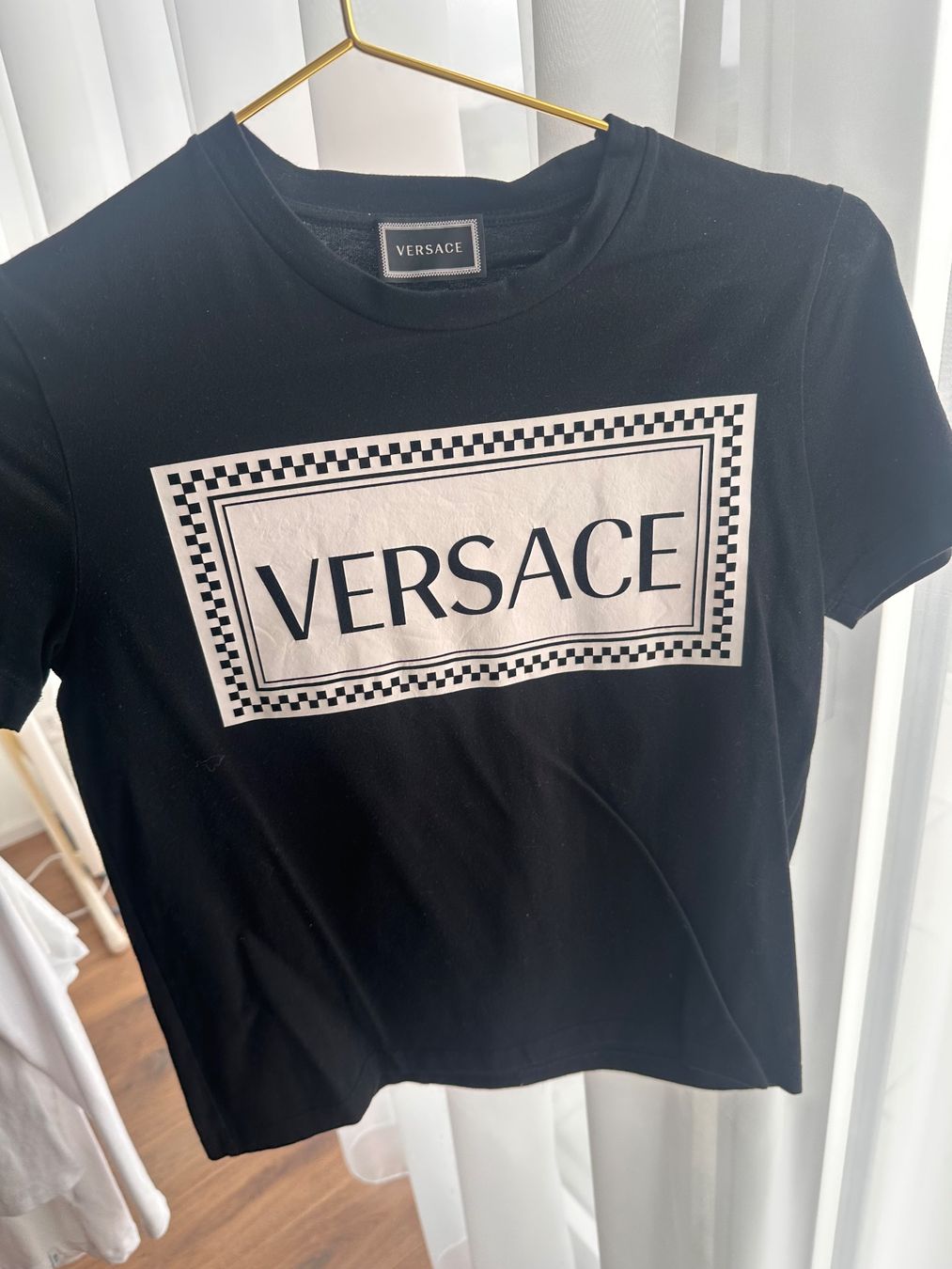 Versace T-shirt: Versace Tshirt schwarz – Usato da Konolfingen venduto da Luluuuu