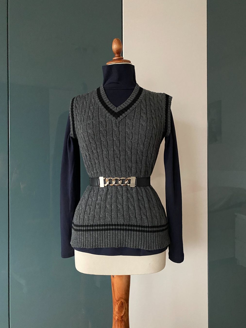 Gilets & Westen: Damen graue Weste Gilet M/L – Gebraucht aus Dübendorf von Levintreyer