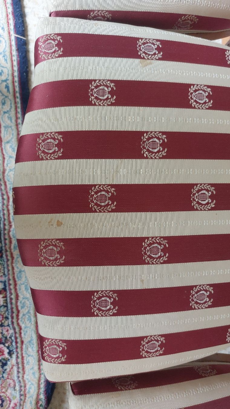Sofas: Sitzgruppe 140jährig: Sofa un ein Sessel,  neu bezogen – Gebraucht aus Dornach von Nadjeffel 7