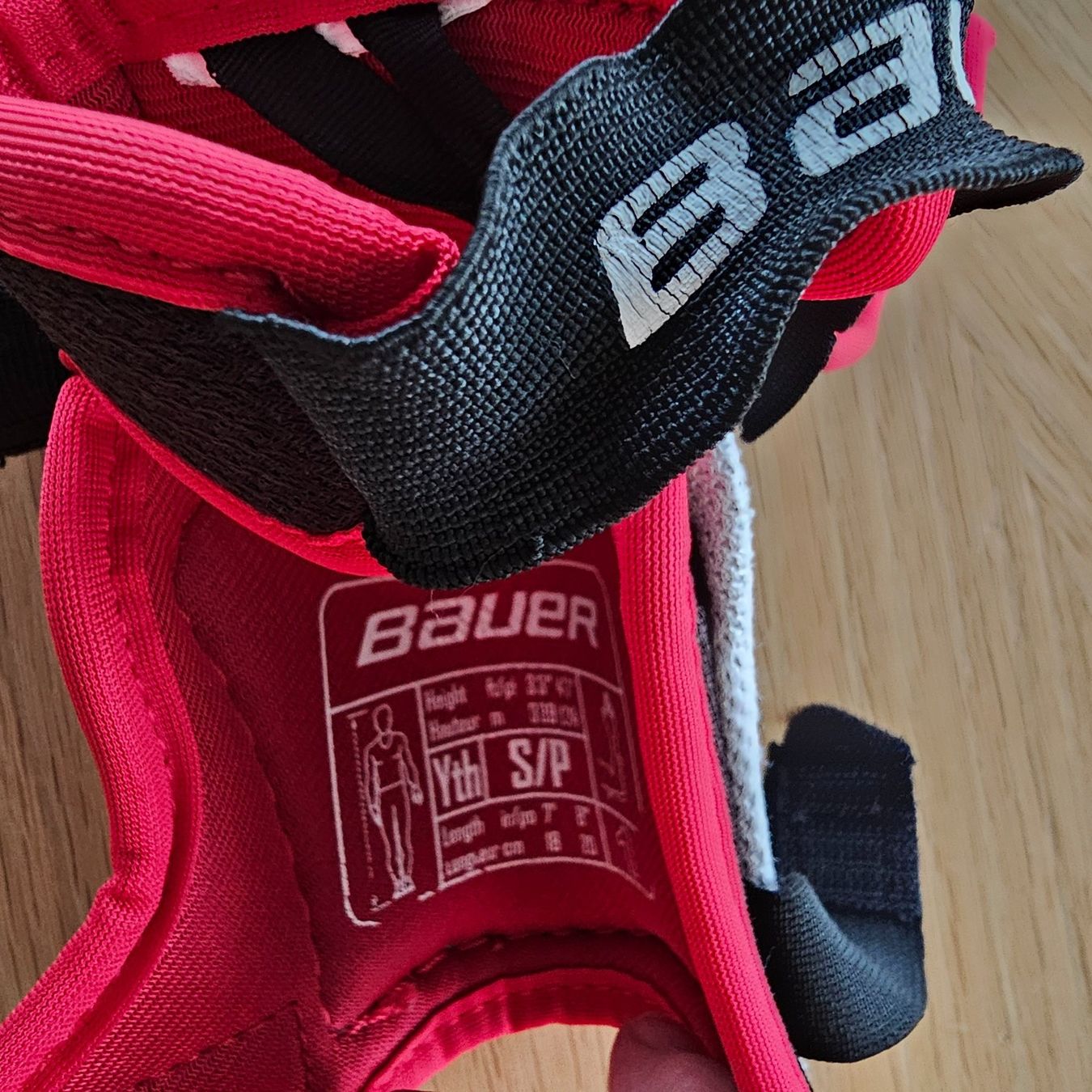 Bauer Schutz & Schoner: Bauer Eishockey Ellbogenschoner / Körpergrösse 99 -124 cm – Gebraucht aus Küssnacht am Rigi von Samosa1 1