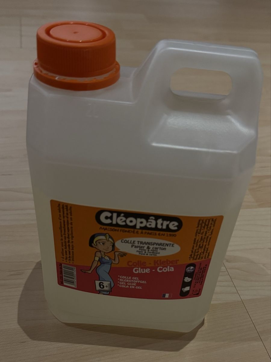 Sticker: 2 Liter Bastelkleber für Schule oder Hobby, gebraucht – Usato da Tuggen venduto da jess_gls06