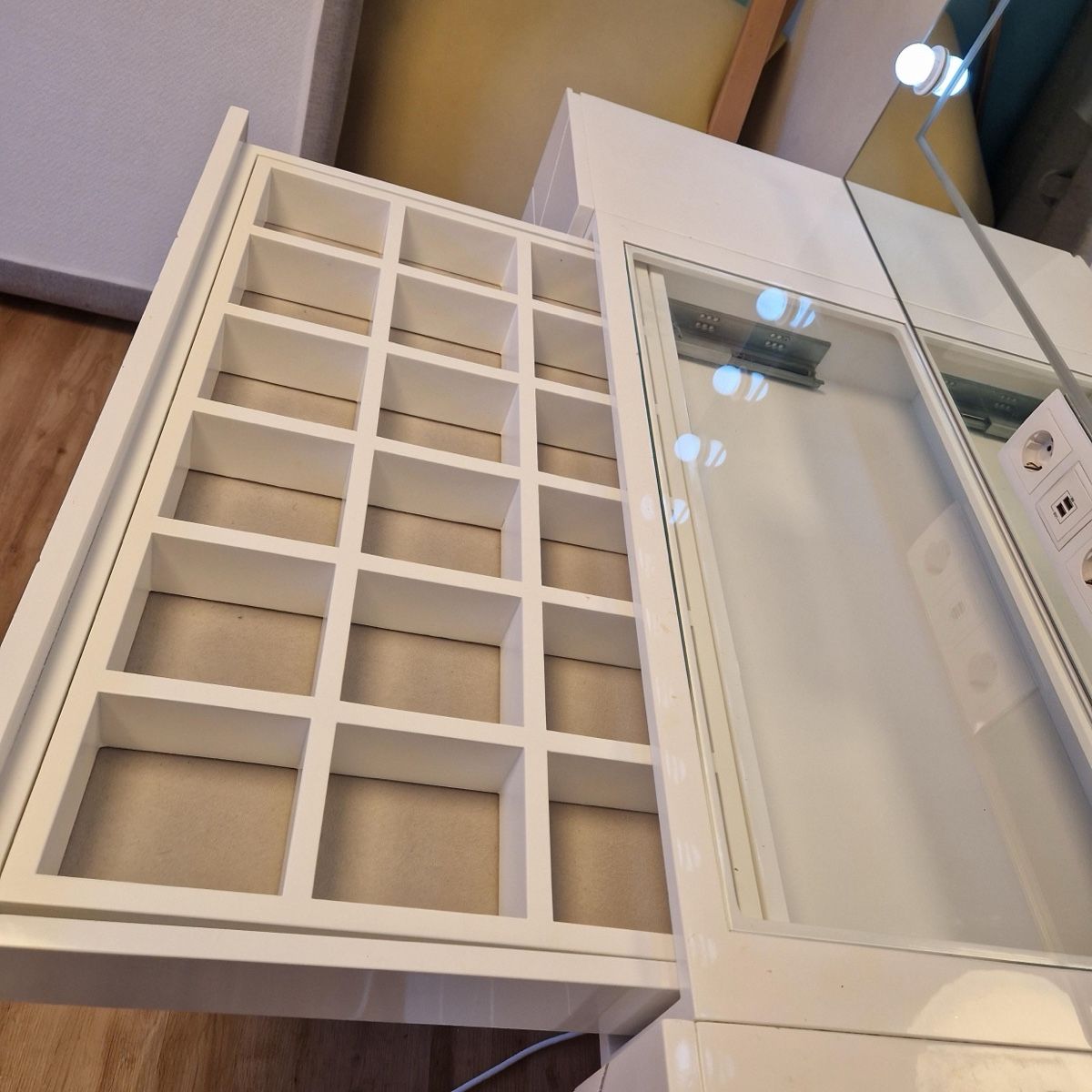 Tavoli da trucco: Schminktisch – Usato da Wolfhausen venduto da Sell.Hall 4