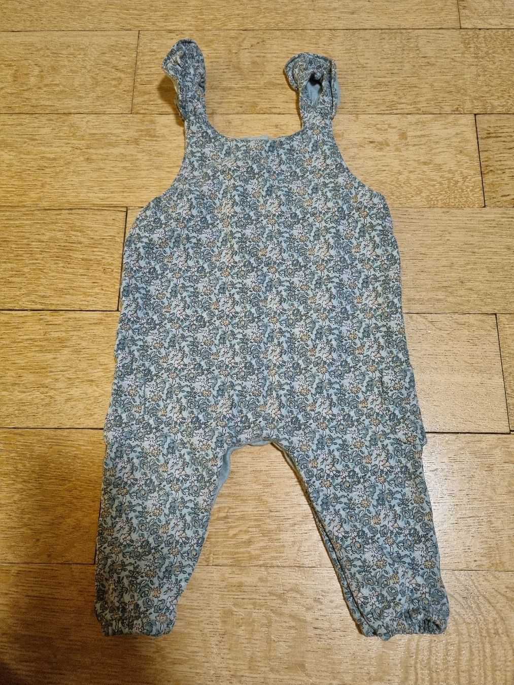 Lotti & Set di vestiti: Schönes Mädchen-Kleiderpaket Gr. 74 – Usato da Chur venduto da urs_x8x8 5