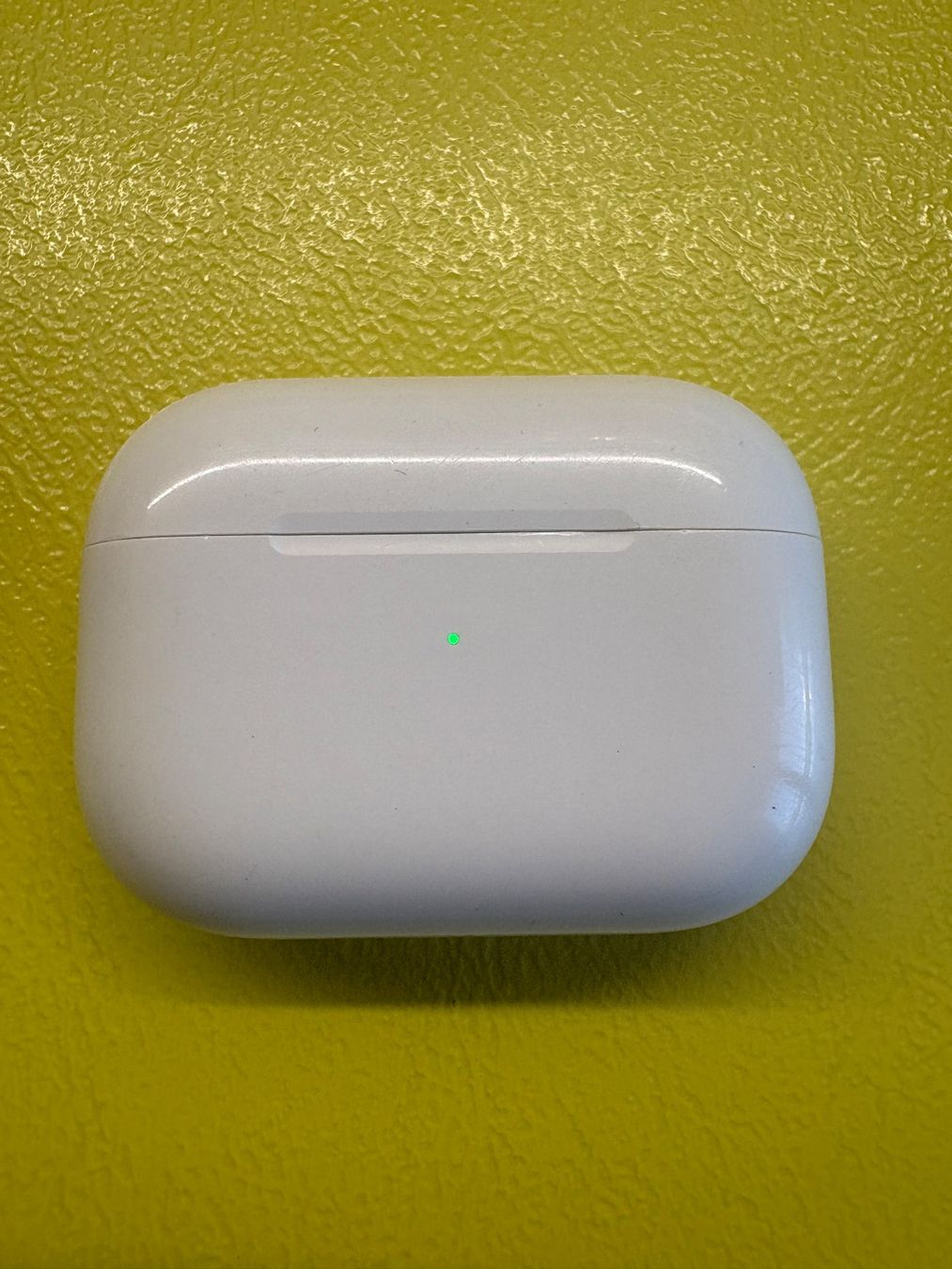 Apple Ladegeräte: Apple AirPods Pro 1 charging case (A2190). – Gebraucht aus Lausanne von sil_2dxk 1