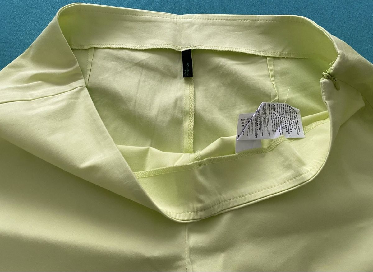 Benetton Hosen: Benetton Hose & Mango Bluse – Gebraucht aus Zollikerberg von Jvac2 6