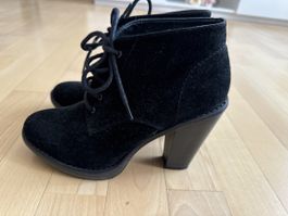Schwarze Wildleder Stiefeletten mit Absatz 39