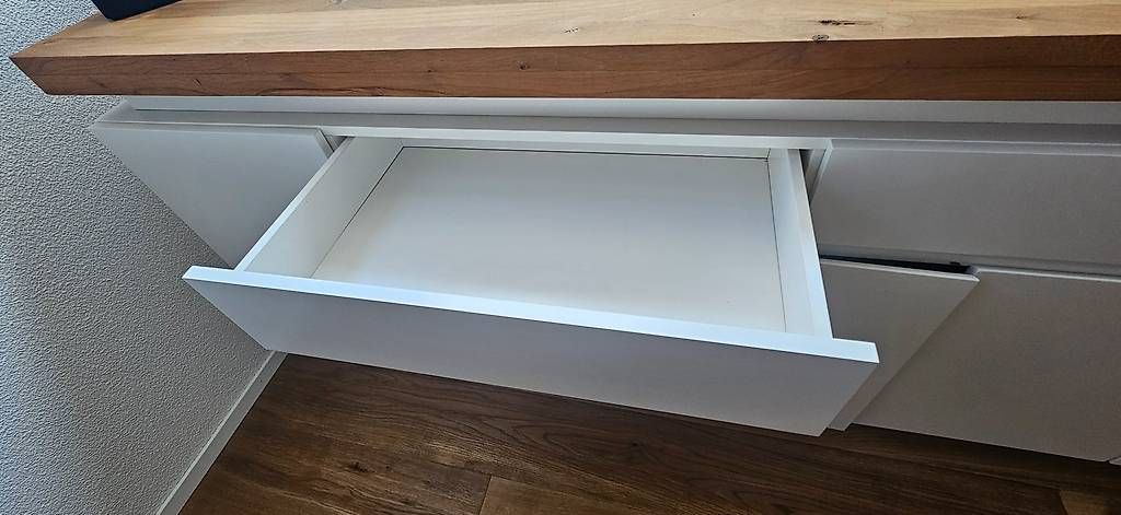 Cassettiere: Sideboard mit Eichen-Abdeckung, 2 Schubladen & 4 Türen – Usato da Wauwil venduto da kra_z82r