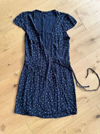 Wickelkleid Brandy Melville Dunkelblau mit Blumenmuster