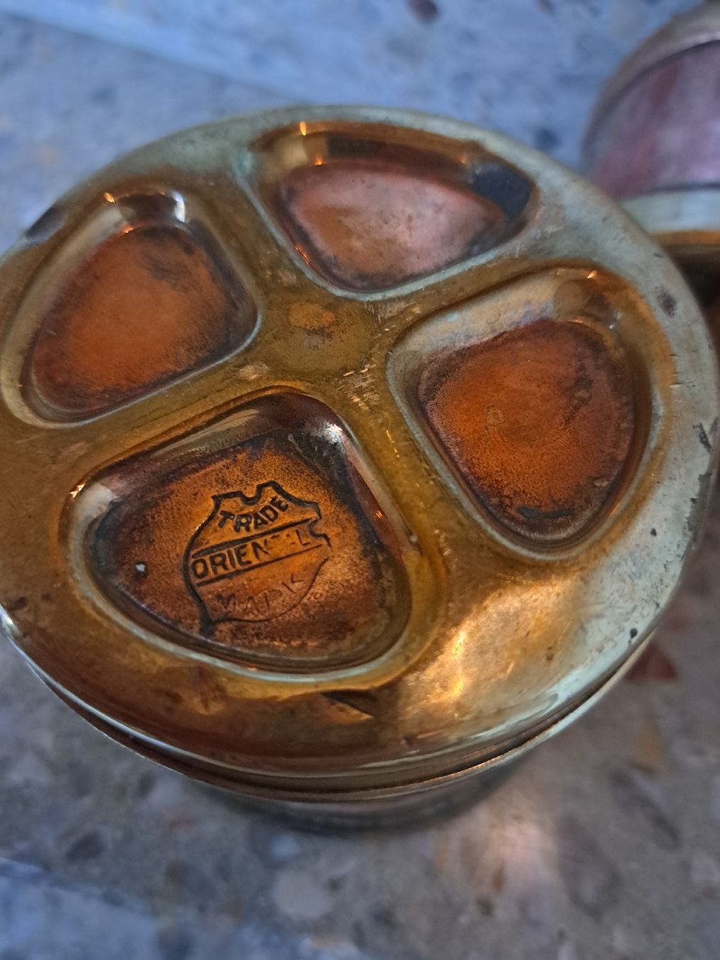 Elettrodomestici da cucina: Antike Messbecher Indien Bombay Messing Kupfer – Usato da Zufikon venduto da Dysundas 4
