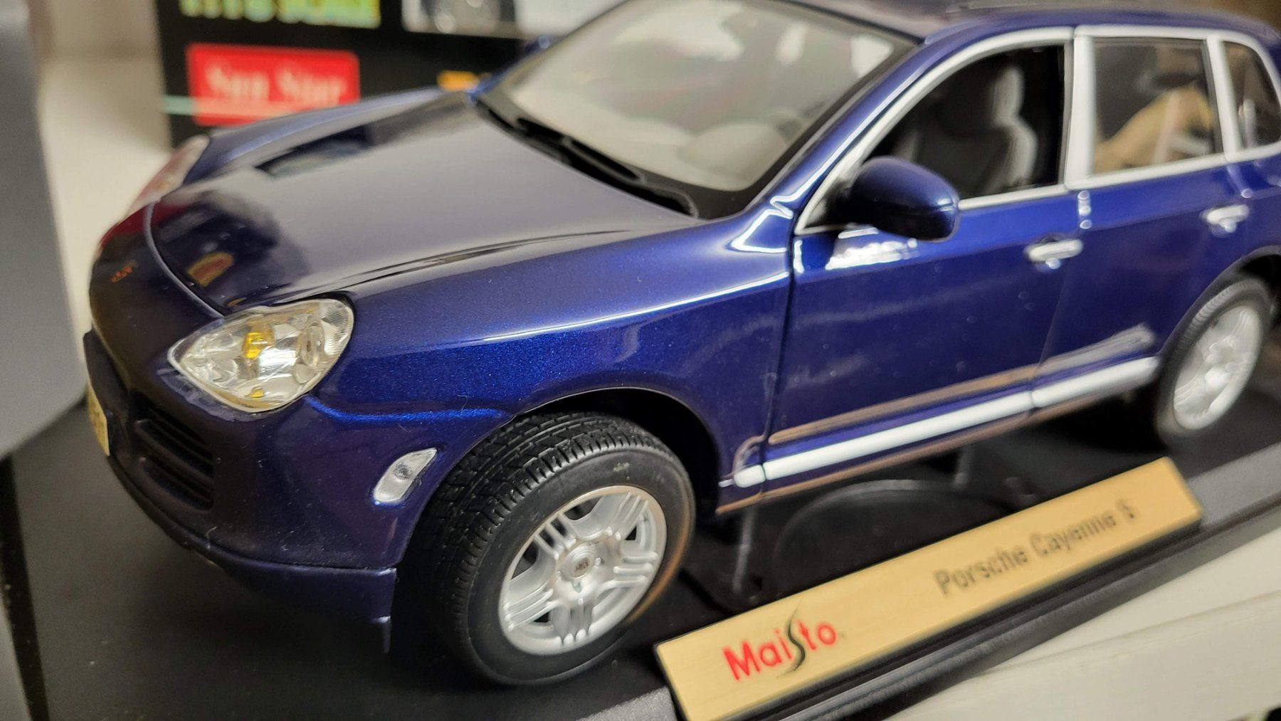 Maisto Modellini d'auto: Porsche Cayenne S – Usato da Rothrist venduto da Juana5 1