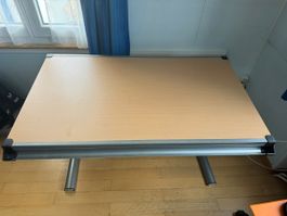 Schreibtisch für Kinder mit Bürostuhl