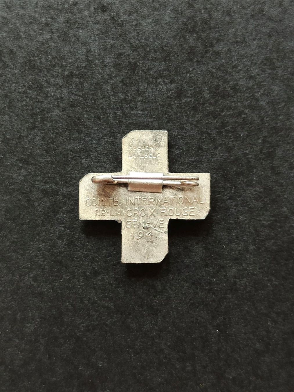 Spille & Fermagli: Abzeichen Rotes Kreuz 1941 als Brosche – Usato da Bauma venduto da SwissMilitaria 1