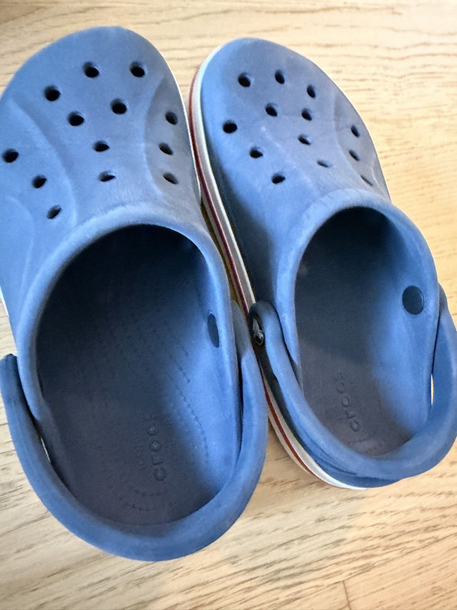 Crocs Chaussures garçon: Crocs 37 Grüsse – D'occasion à Uitikon Waldegg par lin_bth8 2
