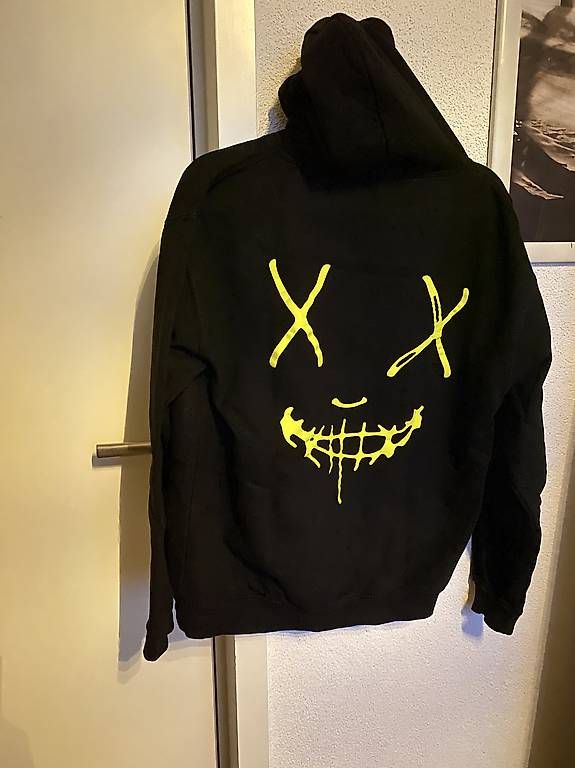 Pullover & Sweatshirts: Pullover Smiley  – Gebraucht aus Gisikon von Jen_03 1