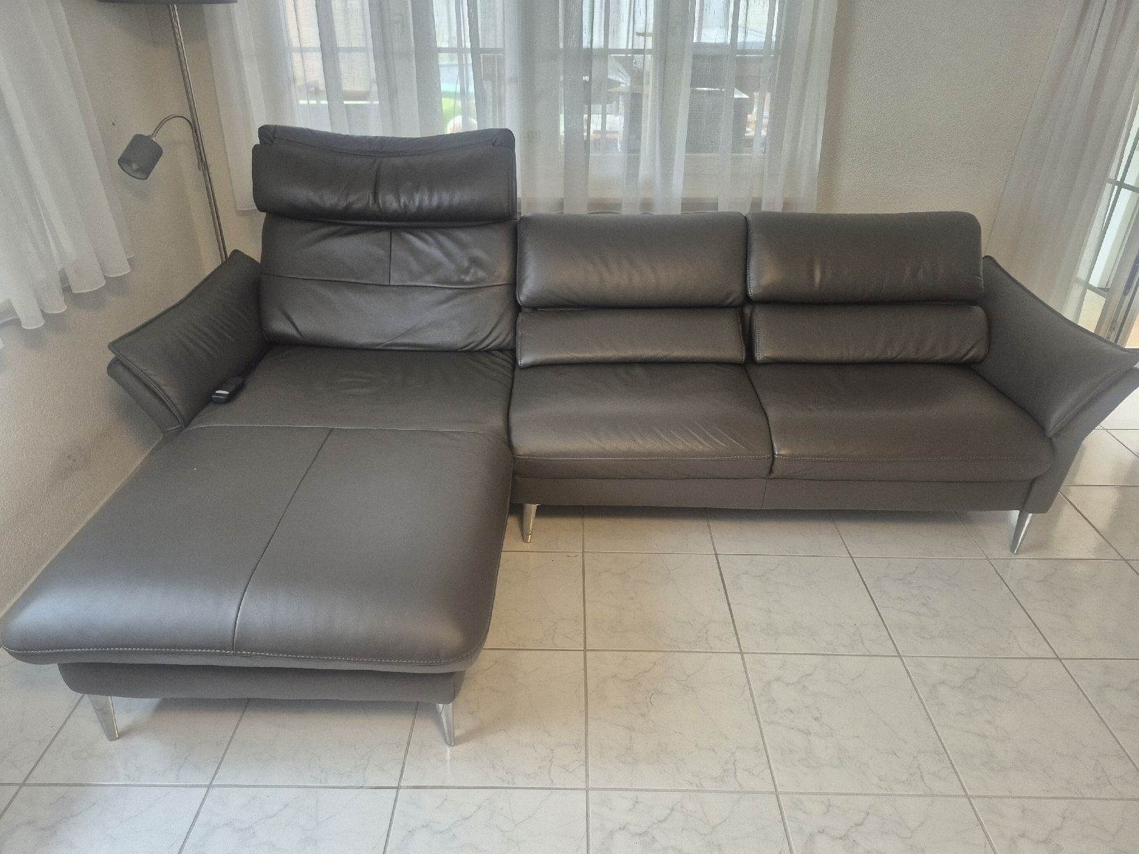 Sofas: Ecksofa Echtleder  inkl. Motorfunktion super Zustand – Neu (gemäss Beschreibung) aus Schleinikon von Loewe44 1